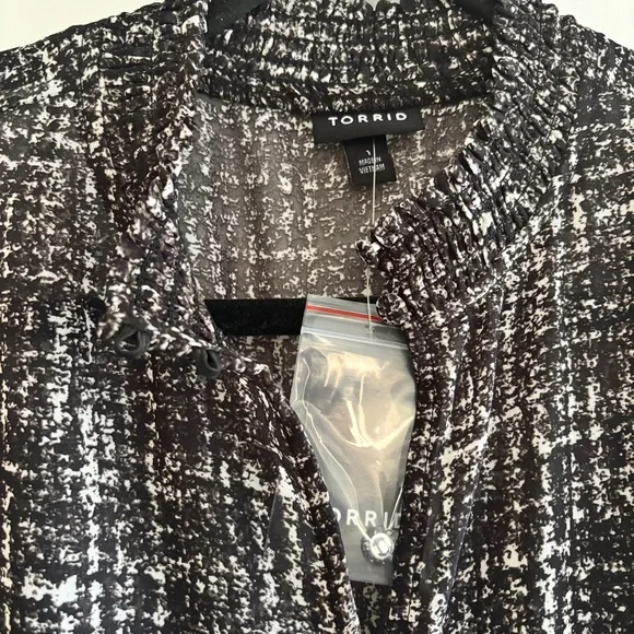 Torrid Black & White Dress. Size 1 - Picture 2 of 6